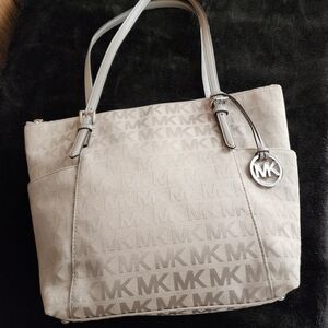Michael Kors Jet Set Large Signature Tote Bag